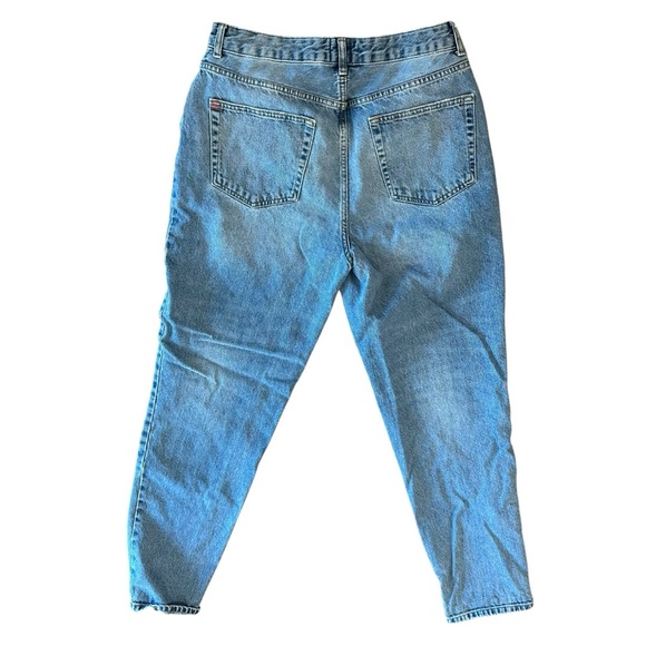 Women’s Urban Outfitters BDG Mom High-Waist Jeans Distressed Size 30 - Picture 2 of 9